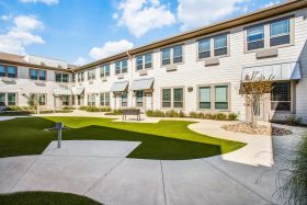 StoneCreek of North Richland Hills Senior Living outdoor common area