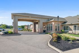 Eden Vista Strongville outdoor common area